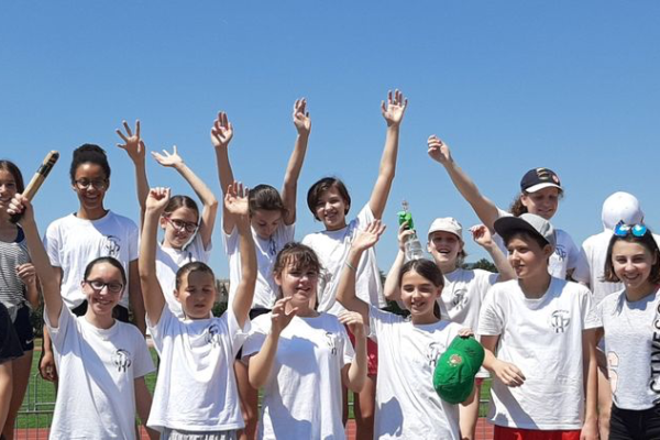 Gold für das G11-Mädchen-Team bei den LA-Landes­meisterschaften!