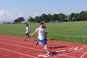 G11-Burschen-Team zum zweiten Mal in Folge Landesmeister im Leichtathletik-Mannschaftsdreikampf